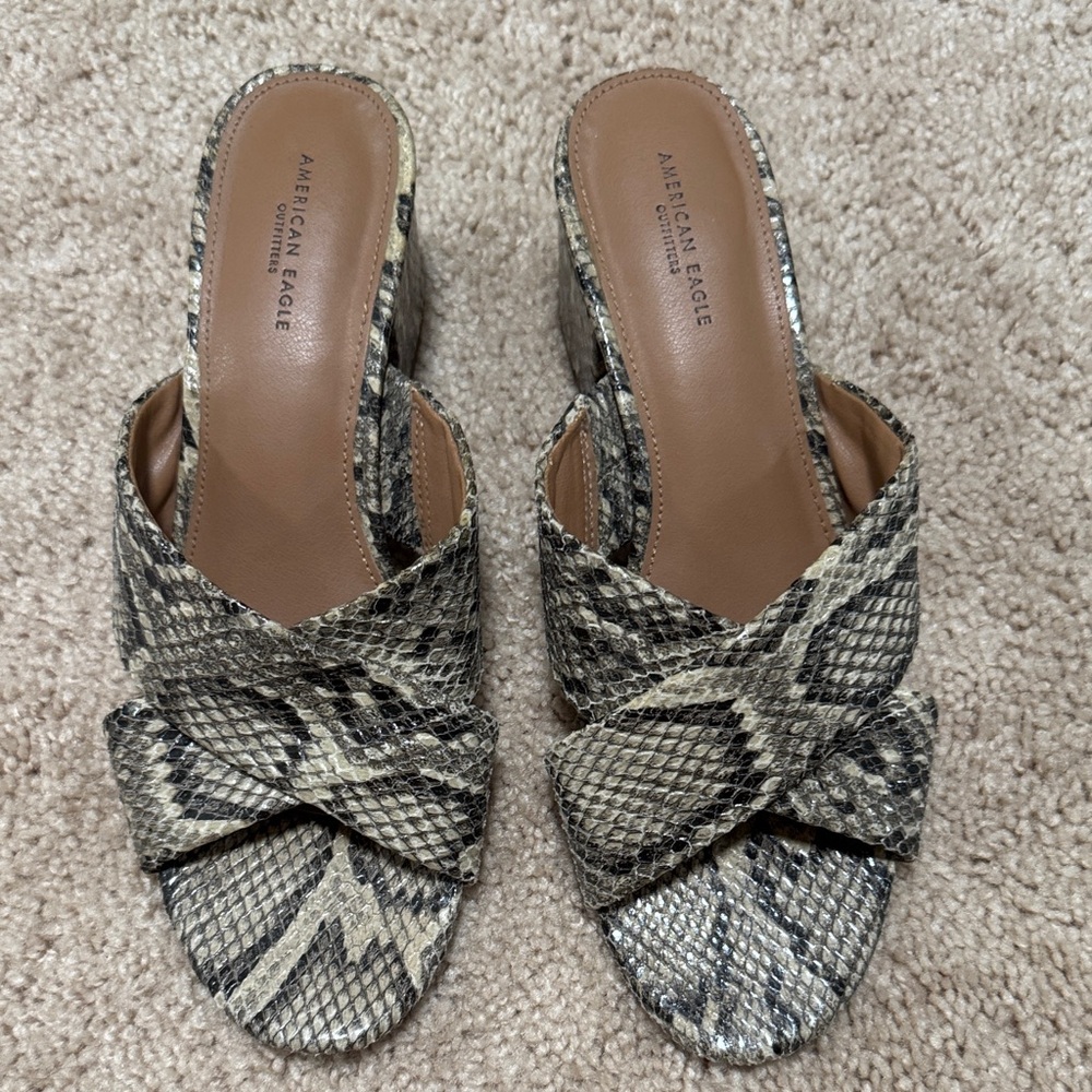 American Eagle Outfitters Black and Cream Snakeskin Mules